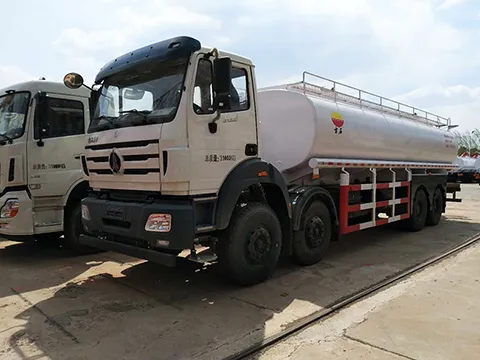 شاحنة صهريج نقل الوقود 8×4